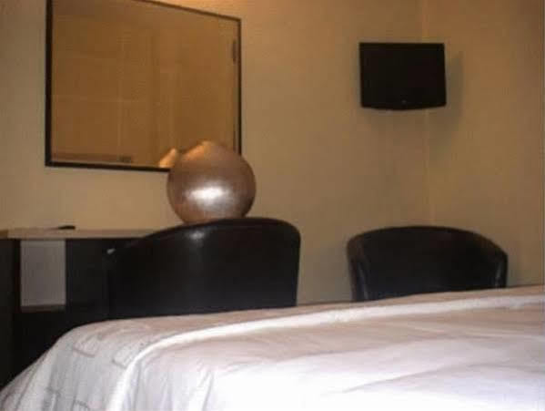 Hotel Oasis Familiar Jerez De Los Caballeros Exterior foto